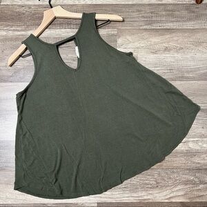 Ultra Flirt Keyhole Tank Top size Large